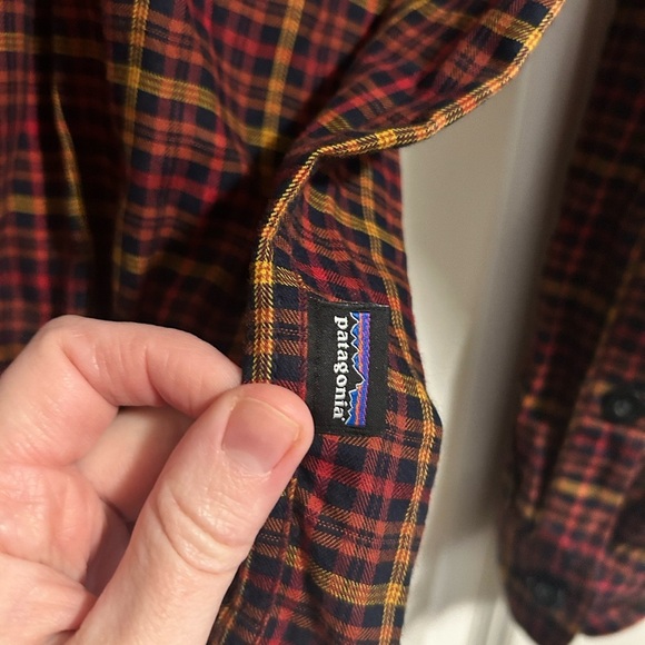 Patagonia Size medium Plaid Organic Cotton Outdoor Button Down Shirt - Picture 5 of 5